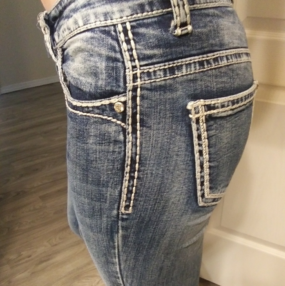 Maurices jeans